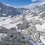 Alpesi faház Luxury Alpine In Neukirchen